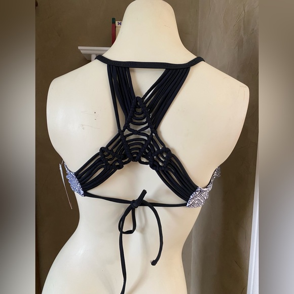 Arizona Aztec Flutter Strappy Back Bikini Top women’s size L Black White - Picture 2 of 8